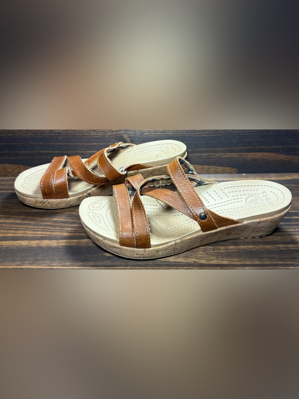 Crocs A Leigh Cork Womens Size 7 Shoes Brown Leather Wedge Strappy Sandal